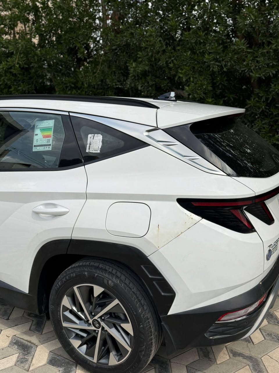 سلام عليكم للبيع هونداي  توسان خليجي موديل 2023 بغداد مشروع وطني تحويل مباشر خليجه مكفوله كفاله عامه استلام شركه علا ايدي اني مطلعه ماشيه 45 أخت الزيرو سياره جديده كير مكينه حداديه تخم تاير تبريد سياره حيل جديده فول عدى الفتحه موصفات الخليجي معروف مفول بصمه شاشات تحكم تايبسي امامي خلفي تبريد امامي خلفي سياره مكفوله من حادث أو تبديل أو ضرر فقط بارد يم قبق بانزين اثر شخط وعفته بس بارد شبر موضح عندك وسونار مرفق سياره مكفوله سعره 220 وبيه مجال وبلعافيه ع ياخذه عنواني بغداد المنصور ***********
