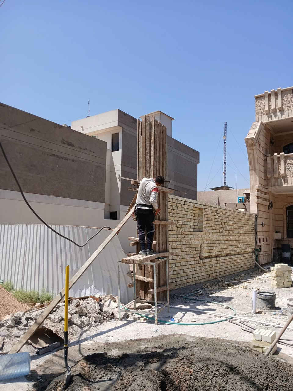 السلام عليكم
نشتغل بناء- ترميم- ضافه بناء- هدم داخل بغداد، شغل نظيف وأسعار مناسبة، للتواصل خاص او الرقم *********** متوفر واتساب
