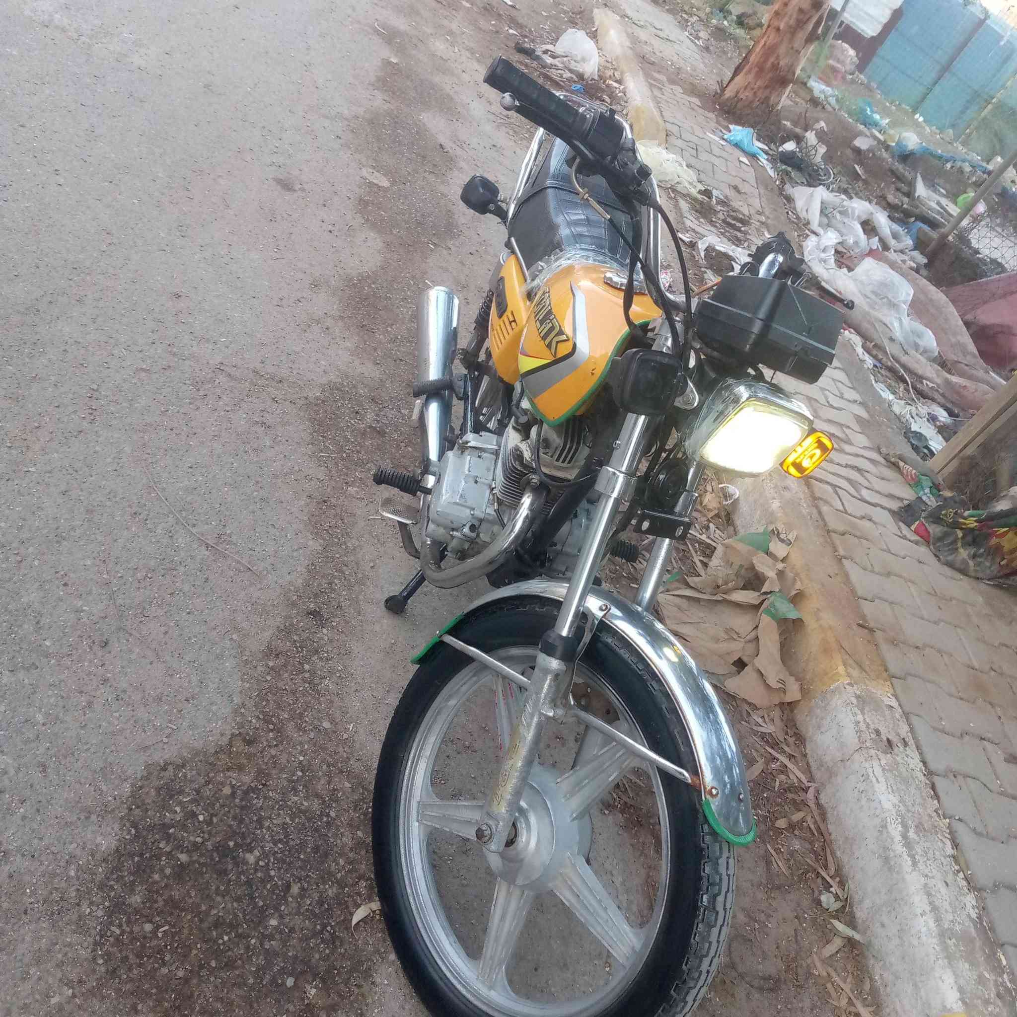 سيفان موديل 22 
مكينة نظيفة شلعه معدل 
كهربائيات كلها شغاله 
بغداد الحسينيه ***********
370
