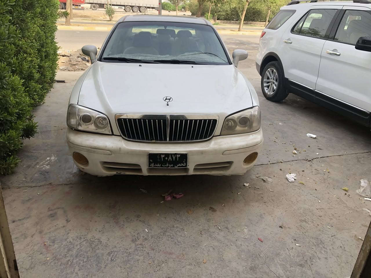 هۆندای سۆناتا مۆدیل ٢٠٠٠ تەبرید سارد و گەرم تەبرید مەرکەزی  کشن کارەبا و خەزن سلاید فول. مواسەفاتە چوار تایە و ویل لۆکی لە ژیرە گیر و تەقە و رەقەی بەشەرت لارەبایی هەمو گیانی ئیشەکا بەس مەکینەی سەوتیکی تیایە وابزانم هی سەرەوەیە دوای مةعامةلة بارةي مەکەنەکەت بۆ ئەگەرینمەوە حاسیبە و ئەوەلیاتە بەشەرتی حاسیبە. سعري ٢٧ و مةجالي تياية 
لةكةلارم ***********
