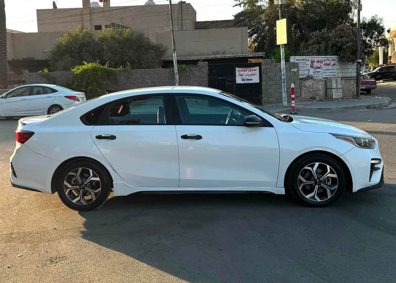 كيا فورتي gt-line 2020
للبيع فقط
محرك 2000cc دوش
كير cvt ومبدل دهن الكير 
ماشيه 77 الف ميل 
صبغ بنيد فقط بدون دواخل شاصي لغد مكفولات 

وارد امريكي فول مواصفات عدا الفتحه 
بصمة تشغيل وابواب وصندوك 
كشنات جلد gt line ومدوشمه جلد 
بك لايت لد 
اشاير بلمري 
رادار امامي وتحديد مسار ونقطه عمياء وحساسات خلفيه
ستيرن حرف D 
———————
رقم بغداد ومكان السياره بغداد 

السعر 13,800$ وبيها مجال بسيط حك الجيه 
*********** واتساب
