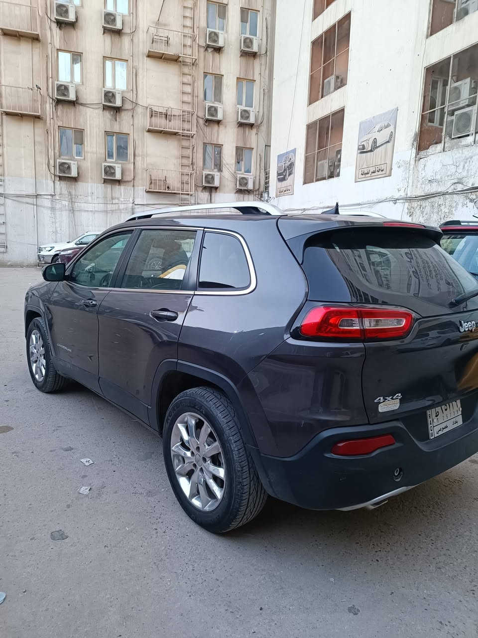 🚗 للبيع جيب شيروكي Limited موديل 2017 🚗
⭐ وارد أمريكي — نظيفة جداً — بدون صبغ ⭐
✅ محرك 2.4 بنزين
✅ قير أوتوماتيك
✅ دفع ممتاز وقيادة مريحة
✅ كشنات جلد
✅ فتحة سقف
✅ 4 وضعيات قيادة
✅ مواصفات أمريكية كاملة
✅ ماشية 180,000 كم
✅ اللون رمادي
✅ مقاعد 5
✅ لوحة بغداد خصوصي
سيارة عملية واقتصادية ومناسبة للاستخدام اليومي والسفر، جاهزة للفحص والتجربة.
💰 السعر: 12,500 دولار قابل للتفاوض بالمعقول
📞 للتواصل: ***********
سيارة نظيفة… اللي يعرف الجيب يعرف قيمتها 🔥
