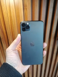 ايفون 11برو ماكس ذاكره٢٥٦ بطاريه ٩٥ جهاز مرتب ونظيف للاستفسار 07739012...