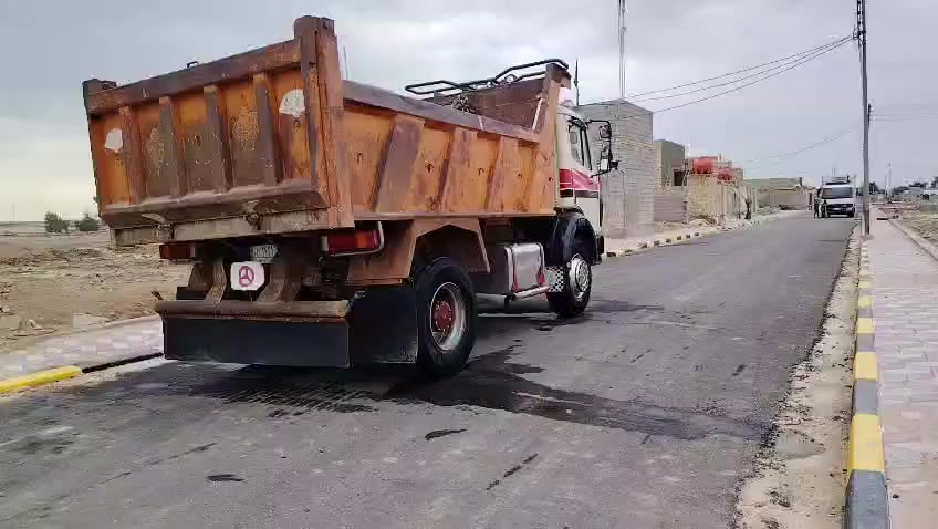 سيارة للبيع 
البي موديل 75 مكينه 8 عادي كير 25 عادي بدون شلعه تخمم تاير رأس تريله السنويه ما ساقطه للعام 2028 المو شراي لا يتصل ***********
