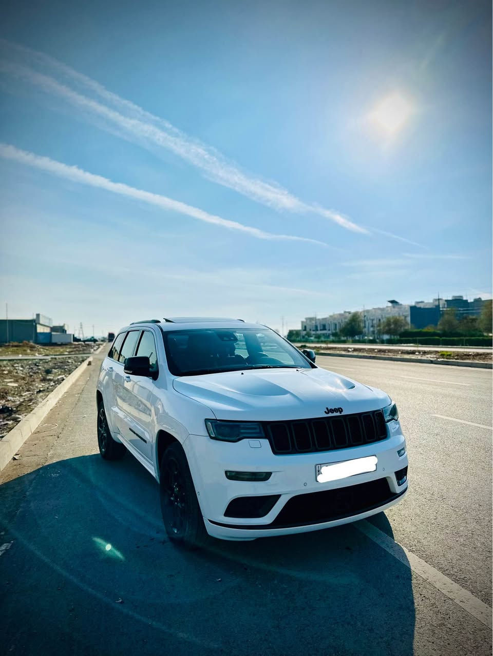 Jeep grand cheroke S 
جيب كراند شيروكي فئة ال  S اس ( خـليـجـي ) ام رادار 
‏‎موديل 2021  فول مواصفات وكالة هارلم ام ضمان 
المحرك : V6.  3.6L ‎  
 السياره اخت زيرو 
رقم سلمانية الجديد بسمي تحويل ثاني يوم  ؟
سياره مكفوله من الصبغ و التبديل و 
‏‎ ماشيه  70 الف حقيقي شرط فحص 
سياره جديده جدا ارضيات الشركه بل جيس 
سياره جديده استخدم شخصي و قليل 
‏‎ السيارة وكالة 
لون ابيض 
‏‎* المواصفات :
‏‎*رادار امامي وجانبي 
‏‎* نقطة عمياء .
‏‎*داخل جلد 
‏‎* دفع رباعي 4x4 . 
‏‎*صفي المقاعد الأمامية كهربائية .
‏‎* ذاكرة لحفظ وضعيات الجلوس . 
‏‎* صفي المقاعد الأمامية مع تدفئة . 
‏‎* صف المقاعد الخلفية مع تدفئة . 
‏‎* ويل قياس 20 انج .
‏‎* مقود السائق كهربائي . 
‏‎* تدفئة ستيرن . 
‏‎* سقف بانوراما .
‏‎* شاشه كبيرة 8.4 انج .
‏‎* نظام الملاحة (GPS) . 
‏‎* نظام خاص للطرق الوعرة . 
‏‎* مصابيح امامية زنون . 
‏‎* المصابيح الأمامية مع LED لايت . 
‏‎* كشافات ضباب بروجكتر زنون . 
‏‎* تشغيل عن بعد .
‏‎* صندوق كهربائي .
‏‎*  حساسات أمامية . 
‏‎*  حساسات خلفية .
‏‎* كاميرا خلفية .
‏‎* بخاخ ماء لتنظيف المصابيح الامامية .
‏‎* مرايا بخاصية التعتيم الذاتي . 
‏‎* مرايا جانبية قابلة للطي . 
‏‎* بلوتوث تلفون . 
‏‎* محدد سرعة . 
‏‎* نظام تشغيل واطفاء اوتماتيكي للمحرك للتوفير من صرف الوقود . ( Auto Start System ) .
‏‎* نظام بريك اوتماتيكي ( Auto Break System ) .
السعر355 ورقه 💲 و بيهه مجال 
و ماكو بهيج سعر شوف السوك 
‏‎للاستفسار اكثر *********** 
مكاني اربیل أربيل, العراق
