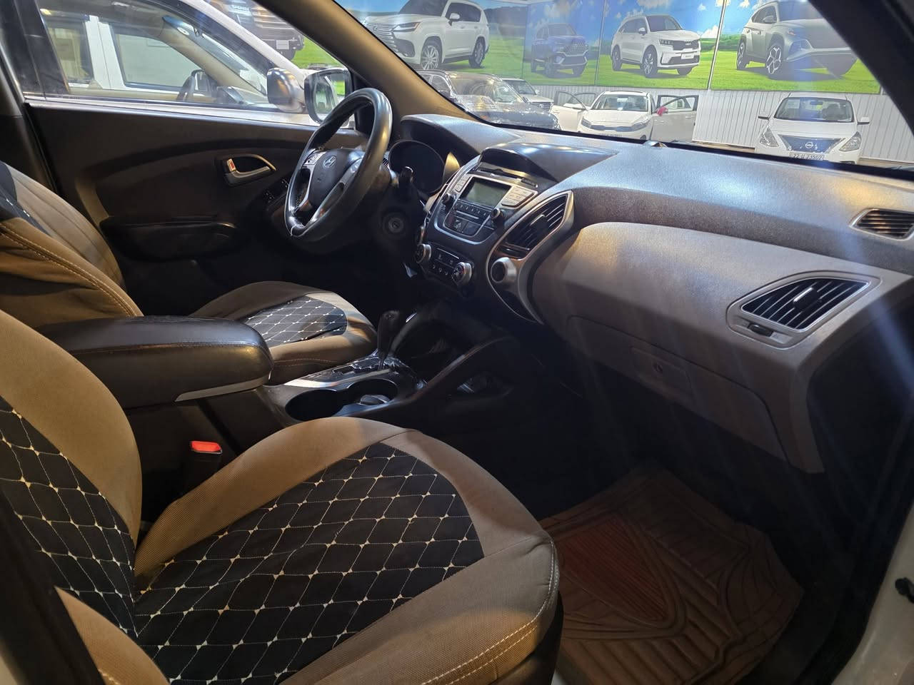 السعر ١٣٥        المكان النجف الاشرف
توكسان خليجي مديل ٢٠١١ جديده جدا كفاله عامة حتى دعامياتهه مكينة ٢٠٠٠ دوش مواصفات معروفه وواضحه بالصور رقم اربيل وكاله او نقل ملكية مضمون 

بيع او مراوس حسب القناعه 

رقم الجوال ***********
