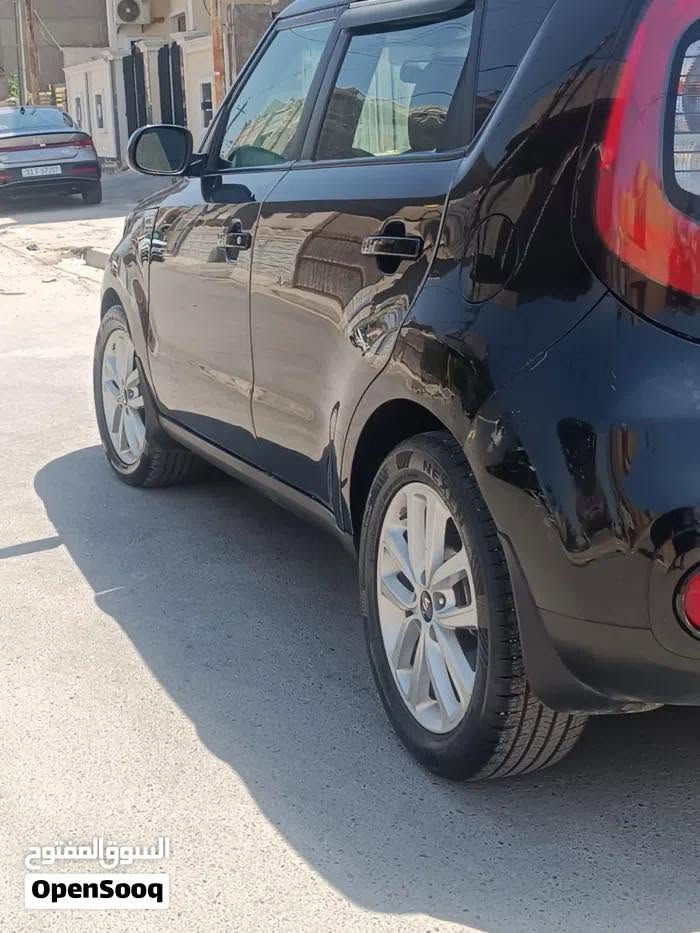 سلام عليكم ورحمة الله
كيا سول موديل 2019
رقم سليمانية
سنويتها ساقطة
وارد امريكي مابيها ضربة فقط سرقة جاملغين امامي و بيها تبديل دعامية اثر شخوط
ماشية 68 الف كيلومتر
مواصفات ستاندر
سيارة مال بيت وكالة بأسم مرة استعمال شخصي وماتعبانة
تبريد ثلج
ليبل واحد السيارة
كير و محرك مكفول وجديد
مكان السيارة بغداد الدورة
سعرها 120 ورقة و بيها مجال بسيط للشراي

الاتصال بالرقم 
***********

