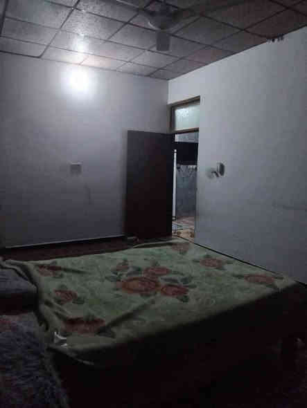 مكتب ولايه علي 

بيت للبيع المساحه 200متر طابو زراعي سند 25مشمول بالتطويب وترقيم بلديه 

أساس وسقف صب كونكريت بنيان بلوك كاشي سيراميك جاهز ماعايز شي 

مبني فيه 3غرف نوم وصاله واستقبال ومطبخ وصحيات داخليه وخارجيه وطارمه ومكشوفه 

العنوان شارع المطار القديم قرب مدارس سيد حاكم 

السعر المطلوب 65 مليون وبيه مجال 

للاستفسار اتصال أو واتس اب 
***********
أبو علي العبدلي
