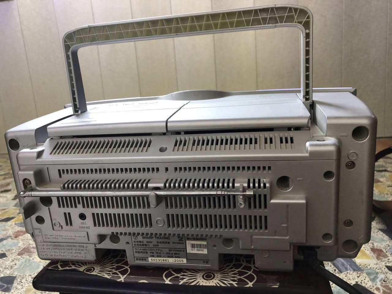 مسجل بورتبل ستيريو نوع sharpضخم ووزن ثقيل يحتوي على كاسيت وcd ومني دسك وراديو نظيف جدا ويحتوي على  نظام اواكس لأستقبال وتضخيم الصوت للأجهزة الخارجيه يعمل على محولة 110v الاصليه معه السعر النهائي ٤٥ الف لايتوفر توصيل /بغداد ***********
