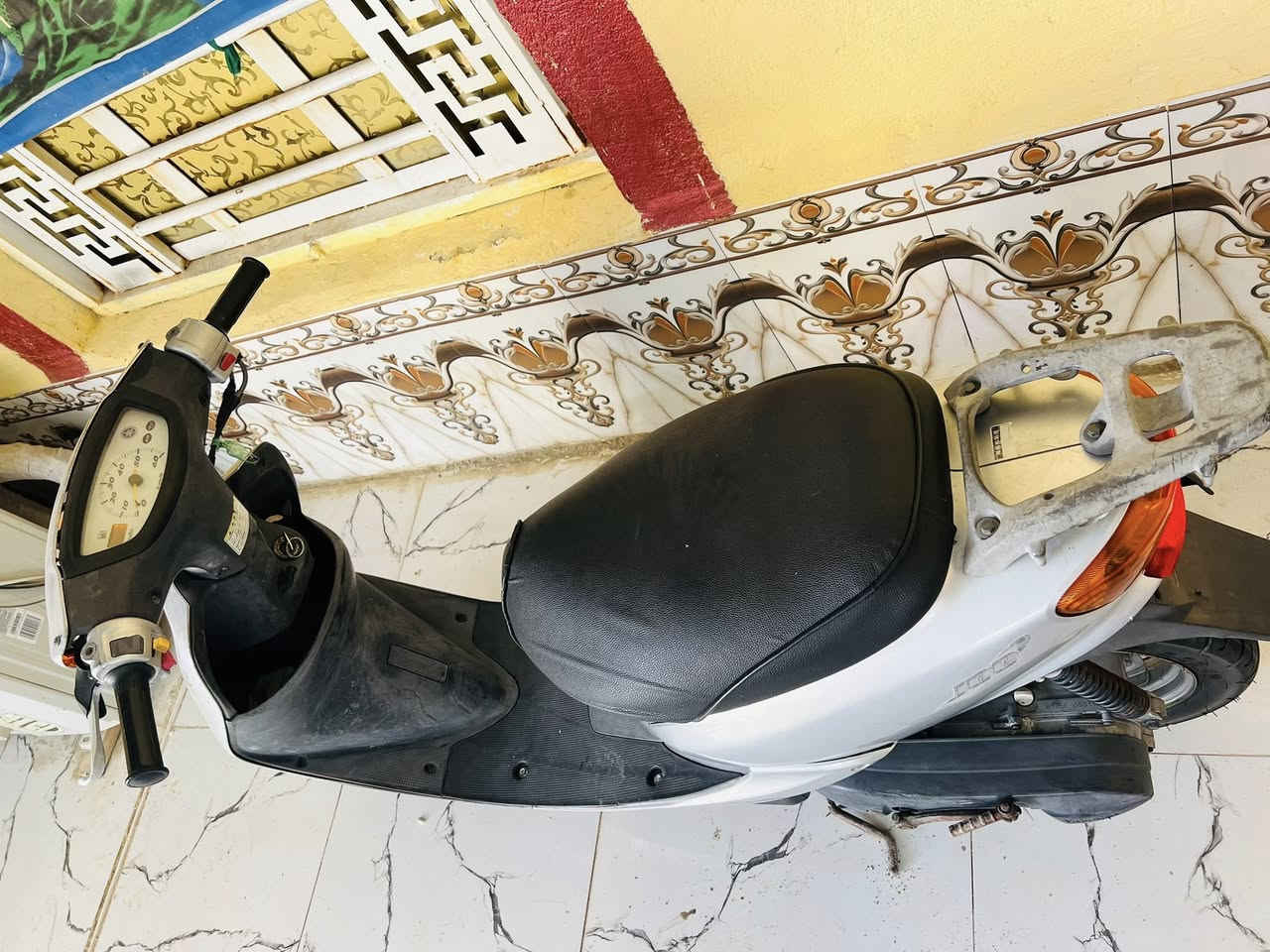 سلام عليكم من رخصت المدير  عصفوري رصاصي زوج تاير بريك امامي خلفي صطاب شغال ويه البريك همين اشاير لايت عالي ناصي قفال اكسن وسكان وصندوك مفتوحه بوشه فقط ناعمه ومشيه خير من الله جاهزه السعر 500 العنوان القرنه ***********
