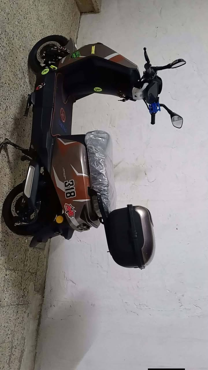 🔺دراجه 318 موديل 2025🔻

⚠️☣️ المواصفات 🏍️
✔️محرك عملاق حقيقي 2000واط س

✔️🔋🪫6 بطاريات دبل شرط على الفحص 

✔️ ميزة تحكم بالسرعات 4/ 1/2/3/ سرعه 99 حقيقي 
✔️كشافات أمامية  دائرية بإضاءة فائقة

 🔒قفل سرعة لتثبيت القيادة 

🅱️بريك هايدروليك ديسك أمامي وخلفي

📢 هورن + منفذ شحن للموبايل + جيب للهاتف

🔦أضواء LED أمامية وخلفية + رماش عالي + إشارة رباعية

🛏️ مقعد جلد مريح + صندوق تخزين تحت الكشن صندوق خلفي 

✔️دبلات أمامية و خلفيه مكاني موصل الايمن 

💵السعر💲 600 وبيه مجال رقم الهاتف📞 ***********
