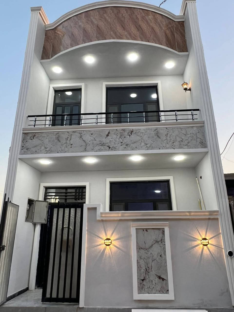 دار البيع مساحة 80متر /طابقين يحتوي/3غرف نوم+2حمام+مطبخ+ستقبال/البيت جاهز للسكن /العنوان الدورة البعيثة/الاتصال على الرقم التالي/***********
