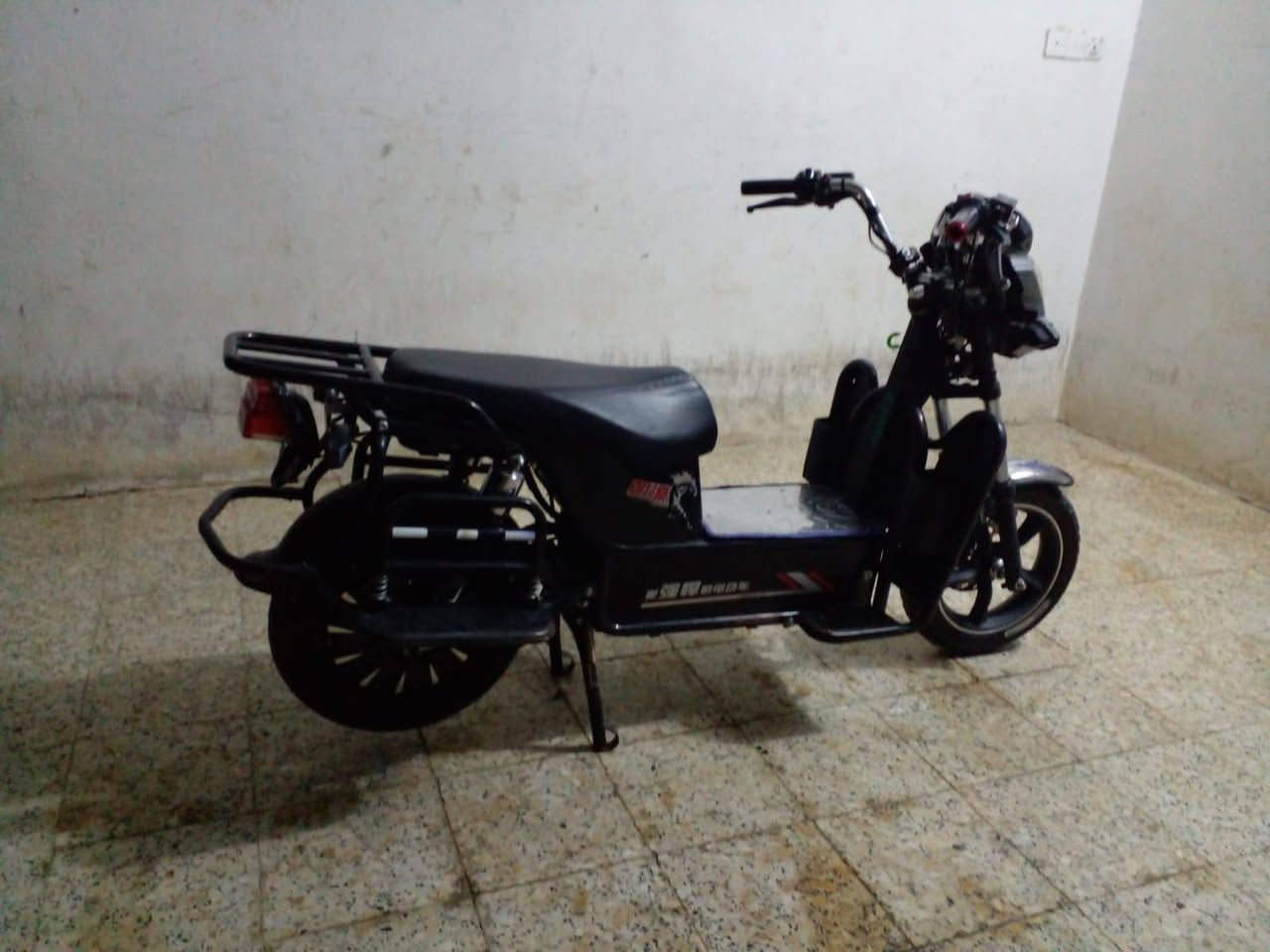 يالله دراجه شحن للبيع السعر 450وبي مجال بطاريات صار شهر من شديتهن عل فحص  مكان رمادي جزيره البذياب هاذ رقمي للتواصل***********مو شراي لا تعبني ولا اتعبك
