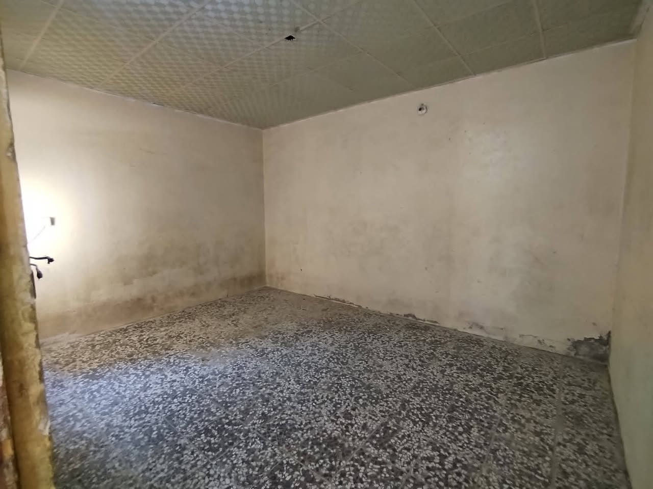 السلام عليكم ورحمة الله 
بيت للايجار مساحة 50 مترة منطقه 23 
المحتويات طابقين : 
الطابق الاول : غرفه وصاله مطبخ وصحيات 
الطابق الثاني : غرفة وصاله وصحيات 
الايجار 225 كل شهر بشهرة 
موقع المكتب : النجف كوفه حي ميسان نهايه شارع الكيات 
موقع المنزل كذالك نهايه شارع الكيات بشارع العسكري منطقه 23 
للاستفسار الاتصال على الرقم 

*********** 

مكتب الرتاج للعقار
