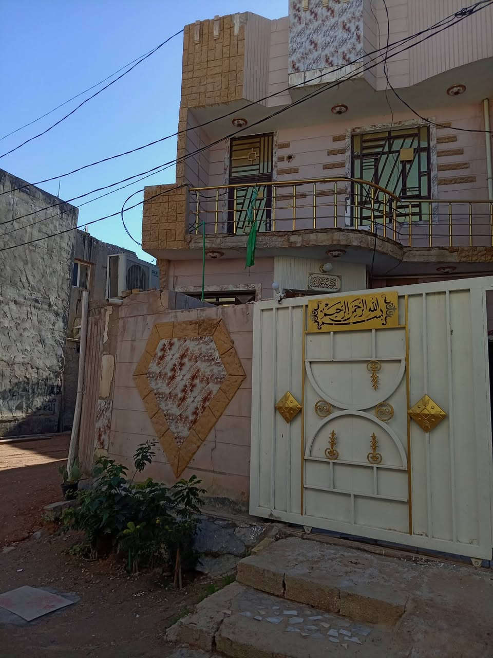 بيت البيع في كربلاء الحر الصغير خلف أسواق السلطان ١٠٠ وتفاصيل على رقم هذا ***********
