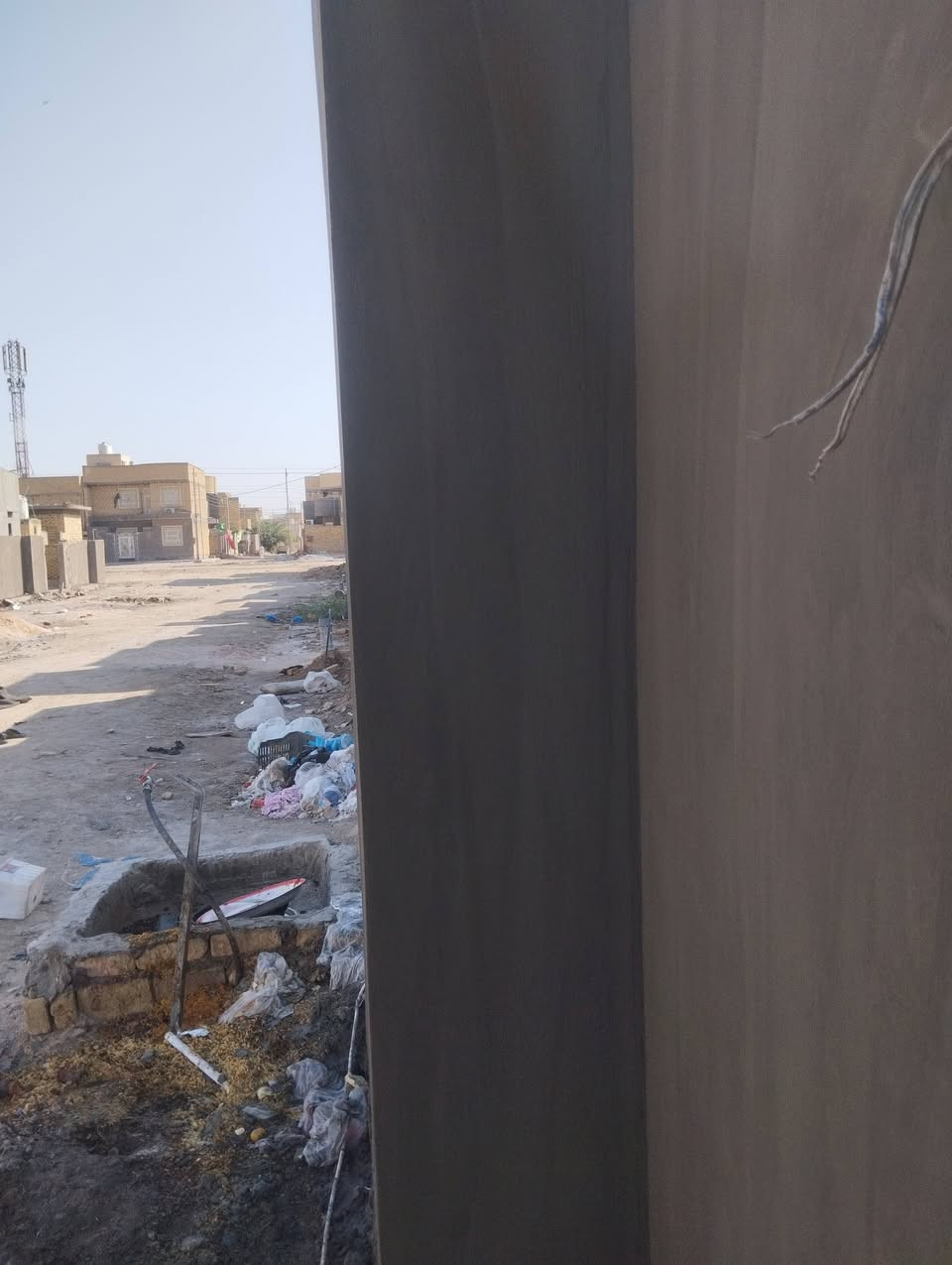 سلام عليكم 
متفرغين لأي عمل 
عملنه على اليزر والكبان حسب طلب ابو البيت 
لباخ سمنت 
صطار جص 
بورك درجه اولى 
نثر خشن وناعم 
طلس سمنت وكذلك بماده 
تقطيع سمنت واجهات
بالخدمه/ عملنه يومي وقطعي وعلى المتر 
هذا رقمي/***********
