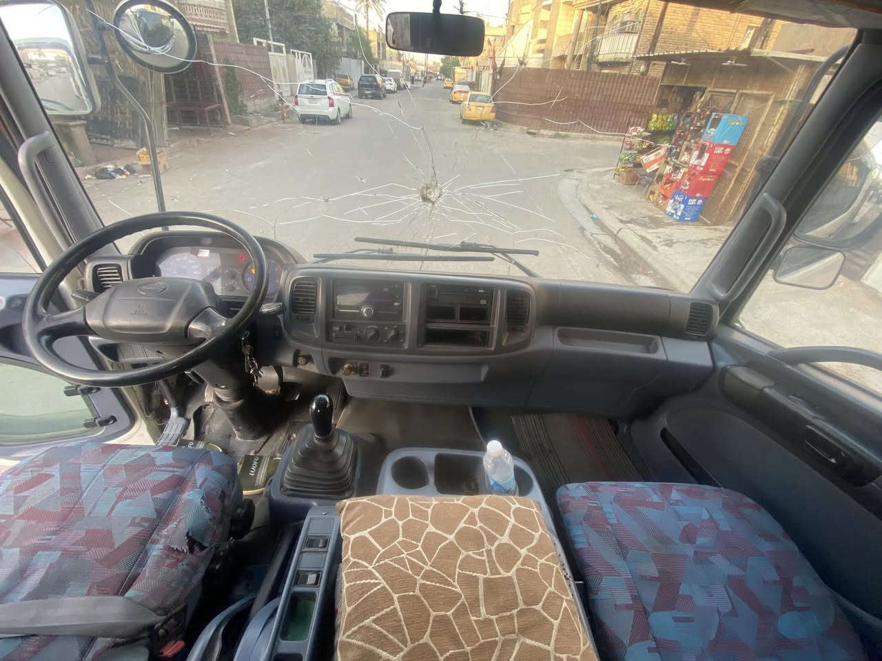 السلام عليكم هينو كرين مكينه 80 عادي موديل 2003 بلاديه طول البدي 6 والعرض 240 كرين مخالف سياره جاهزه للعمل مكان بغداد الشعب ***********
