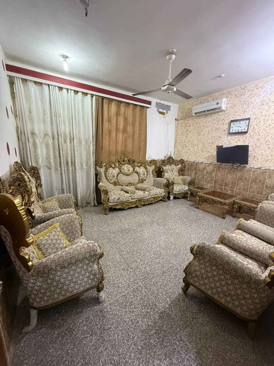 🏠مكتب الامين للعقار🏠
يعلن مكتب الأمين للعقار عن بيع دار مساحته
100متر  مربع منطقة داموك الجمعية
الواجهة 10*10
يتكون من طابقين بناء الطابق الاول 2017 والطابق الثاني 2022
🔹الطابق الاول يحتوي على غرفة نوم ومطبخ وصالة وهول ومجموعة صحية داخلية وخارجية
🔹الطابق الثاني يحتوي على غرفتين نوم وهول مخزن 

للاستفسار الاتصال على مكتب الامين للعقار
الكوت شارع دور العمال مجاور مجمع احمد التميمي.. على الهواتف

***********
***********
