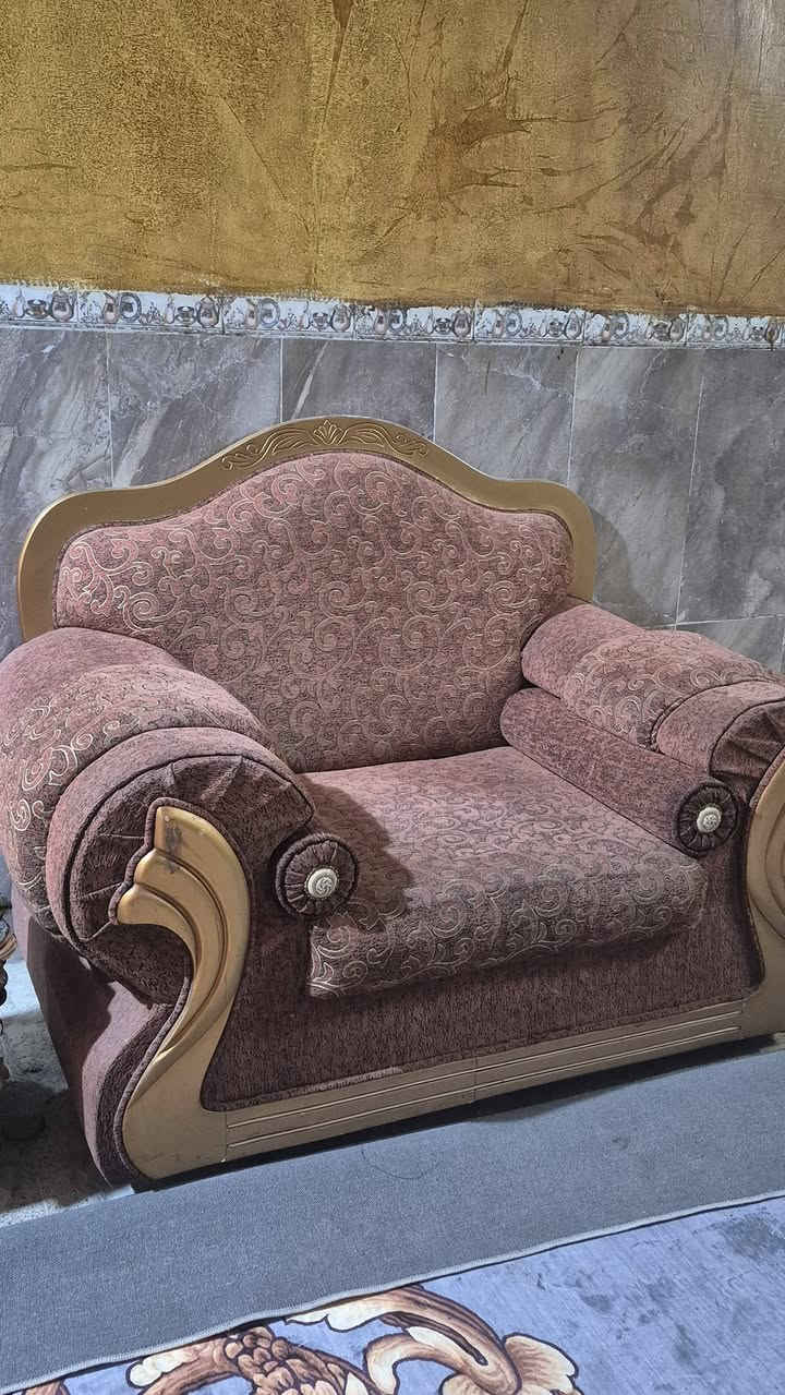 السلام عليكم تخم قنفات اصلي وقوي بس محتاح شوية تصليح شويه٢٥٠ وبيه مجال  وعندي ايضا غراض بيت كنتور وبوفية بأسعار مناسبة عنواني ابي الخصيب البهادرية قرب محطة الغاز  هاتف  ***********
