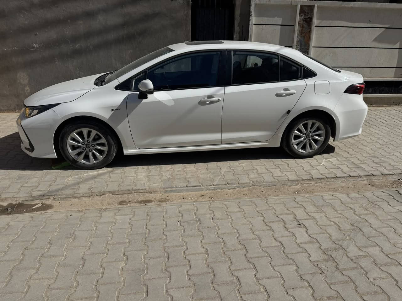 كورلا هايبرد موديل ٢٥ ماشيه ٢٥ الف فول مواصفات مكفوله من الصبغ والبارد بيها رصعه جاملغ خلفي ووحده بالبنيد مال حصوايه رقم بغداد تحويل ثاني يوم السعر ١٥٣ بي محال بسيط للاتصال ***********
