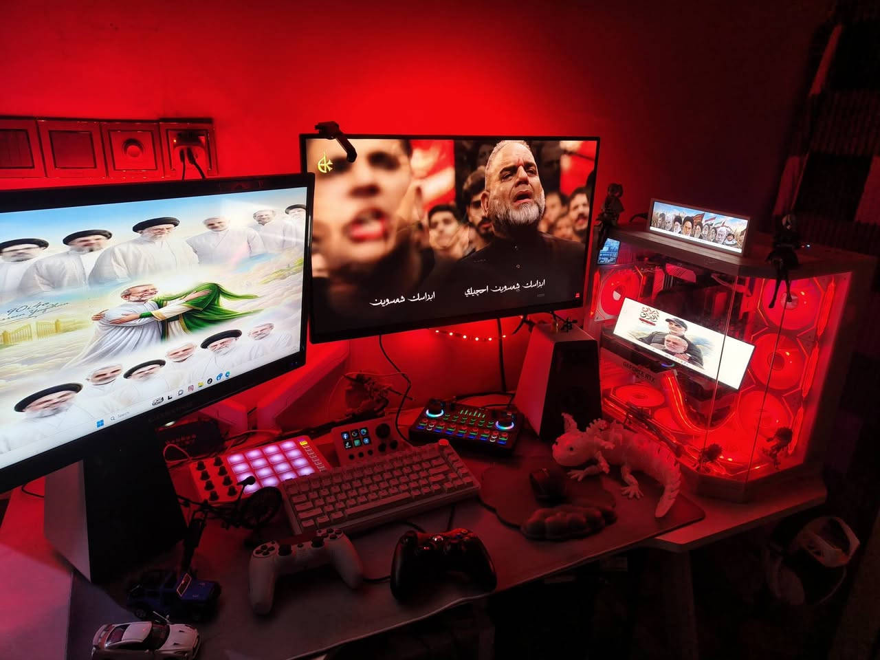 تجميعة PC قيمنق كاملة ومتكاملة للبيع (بيع كامل فقط - بدون تفصيخ) 🖥️
السلام عليكم شباب، معروض للبيع سيت آب (Setup) كامل ومتكامل من مجاميعة، جاهز للألعاب القوية، المونتاج، والبث المباشر. التجميعة نظيفة جداً ومفحوصة بالكامل والاستخدام راقي.

​⚙️ المواصفات التقنية (البكج الداخلي):

​كارت الشاشة (GPU): NVIDIA RTX 3060

​المعالج (CPU): AMD Ryzen 7 3700X (8 Cores / 16 Threads)

​اللوحة الأم (Motherboard): B550

​الذاكرة العشوائية (RAM): 16GB DDR4 (2x8GB)

​التخزين السريع: M.2 NVMe بمساحة تبلغ 4 تيرابايت (قطعتين كل وحدة 2TB) شغالات وفحص كامل 100%

​التخزين الخارجي: هارد خارجي عدد (2)؛ الأول بمساحة 1 تيرابايت، والثاني بمساحة 250 جيجابايت.

​مزود الطاقة (Power Supply): 850 Watt مع شهادة كفاءة 80 Plus Gold

​الكيس والتبريد: كيس احترافي مع 7 مراوح إضافية وإضاءة RGB مميزة وقابلة للتعديل.

​🖥️ الشاشات (العرض والتحكم بالسنسر):

​الشاشة الرئيسية: MSI بحجم 32 بوصة وتردد 180Hz (سلسة جداً للالعاب التنافسية).

​الشاشة الثانوية الخارجية: شاشة بحجم 8.8 إنش.

​الشاشة الداخلية الكبيرة: شاشة سنسر داخل الكيس بحجم 12 إنش لعرض داتا النظام أو الخلفيات المتحركة.

​الشاشة الداخلية الصغيرة: شاشة سنسر داخل الكيس بحجم 3.5 إنش.

​⌨️ الملحقات والإكسسوارات المشمولة بالبيع:

​الماوس: Logitech MX Master 3S (الراحة والإنتاجية العالية).

​الكيبورد: كيبورد ميكانيكي Ajazz AK820.

​جهاز ألعاب محمول: ستيم دك (Steam Deck) من شركة Ajazz.

​الصوتيات: مكسر صوت احترافي مع مايكروفون للبث والاتصالات.

​ستاند الشاشات: ستاند ثنائي (Dual Monitor Stand) هيدروليك لترتيب الطاولة.

​ميز القيمنق: ميز أبيض مخصص للقيمنق مع إضاءة RGB مدمجة.

​إضافات: جهاز يو اس بي أوفلاين (USB Offline).

​📌 ملاحظة هامة: البيع للتجميعة بالكامل مع الميز والشاشات والملحقات (شلع قلع)، الرجاء عدم الإحراج لطلب قطع منفصلة.


**إذا كنت صاحب هذا الإعلان وتريد حذفه لأي سبب، رجاءا أرسل رسالة إلى الدعم الفني**