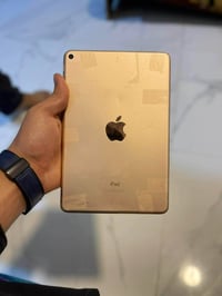 آيباد ميني 5 • خطوط بالشاشة • بطارية ٨٠٪