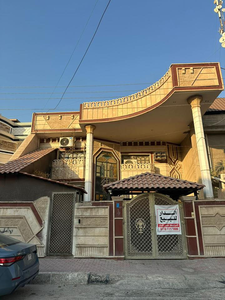 بيت للبيع في دور النفط خلف القمر المنير مساحه ٢٠٠ متر موقع ممتاز منطقه راقيه هادئة مرتبه حاليا داخلتها شركه تبليط وتاهيل  طابقين الطابق الثاني بيه درج خارجي  سعر مناسب للاستفسار ***********
