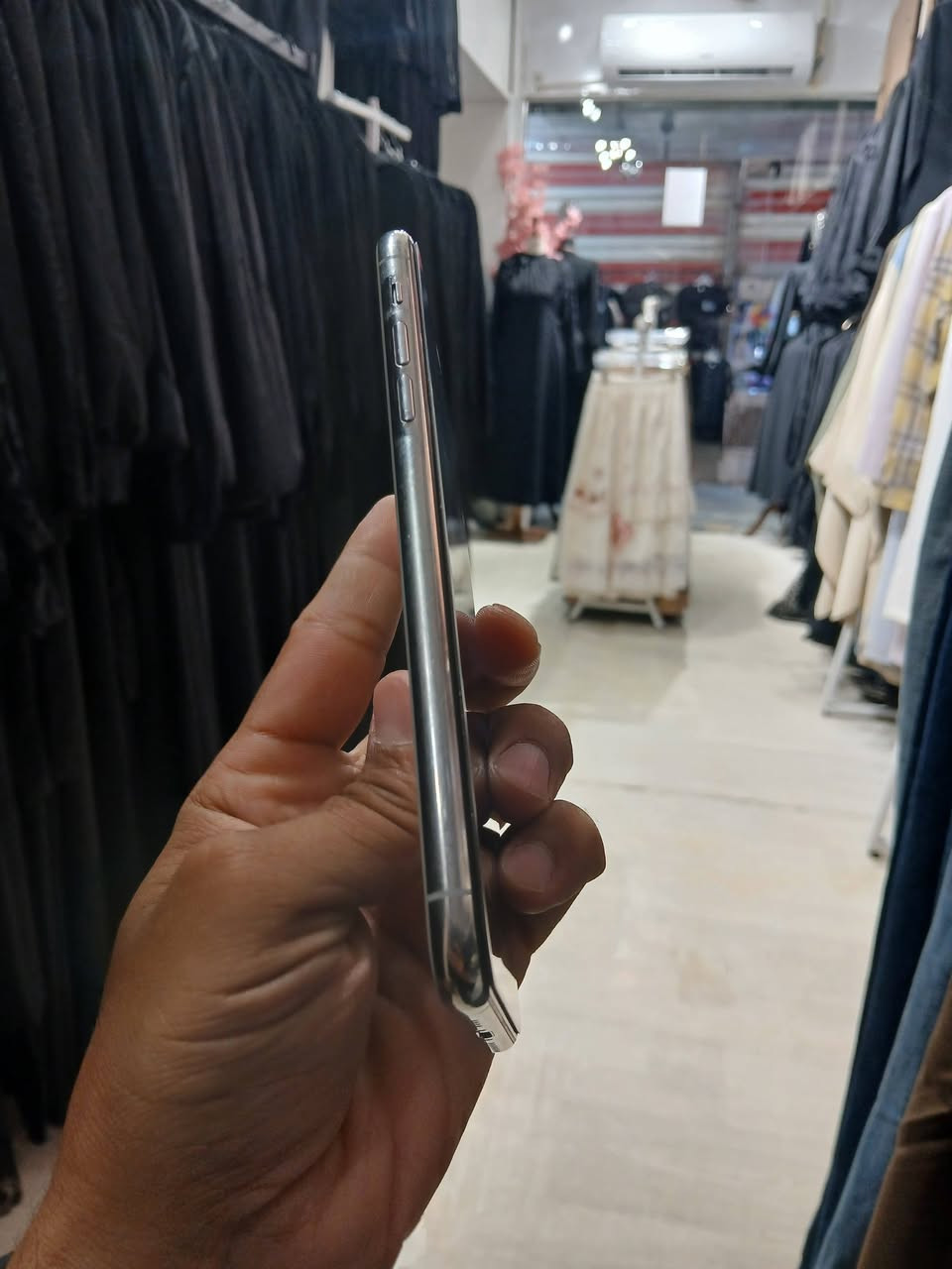 سلام عليكم ايفون 11 بروماكس جهاز وتر ممفتوح ولا داخل تصليح جهاز نضيف وستعمال قليل
ذاكره: 256
بطاريه: 86
سعره: 400 قفل 
عنوان: مدينه الصدر (ق57)
هاتف:***********
