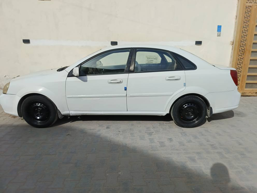 السلام عليكم اوبترا لون ابيض بأسمي سنويه لل ٢٧ السعر ٦٧ بيها مداگر مبدله من خذيتها وبيها تقشر بصبغ القماره بسبب الفابلونه اللاصقه ورشات صبغ بالبنيد ومكينه خير من الله وكير كفاله وبيها تلحيضات حسب ما مبين بالصور يعني رشات صبغ او تصليحات بس السياره بشكل عام حلوه ونظيفه وع ايدي ورقم بصره ومكاني البصره المطيحه  السنيديه والي عاجبه السعر والمواصفات حياه الله هذا رقمي *********** البصرة, العراق
