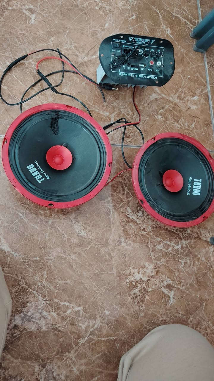 سلام عليكم ورحمة الله سماعات كامل مال موطور يكعد علا اي موطور بانزين او شحن هم يرهمن ويرهمن عل سياره صوتهن فووول وذا مو عاليات وعلا من سماعات السياره يرجعن مكاني فلوجه حي الشهداء غير متواجد عل فيس 
***********
***********
