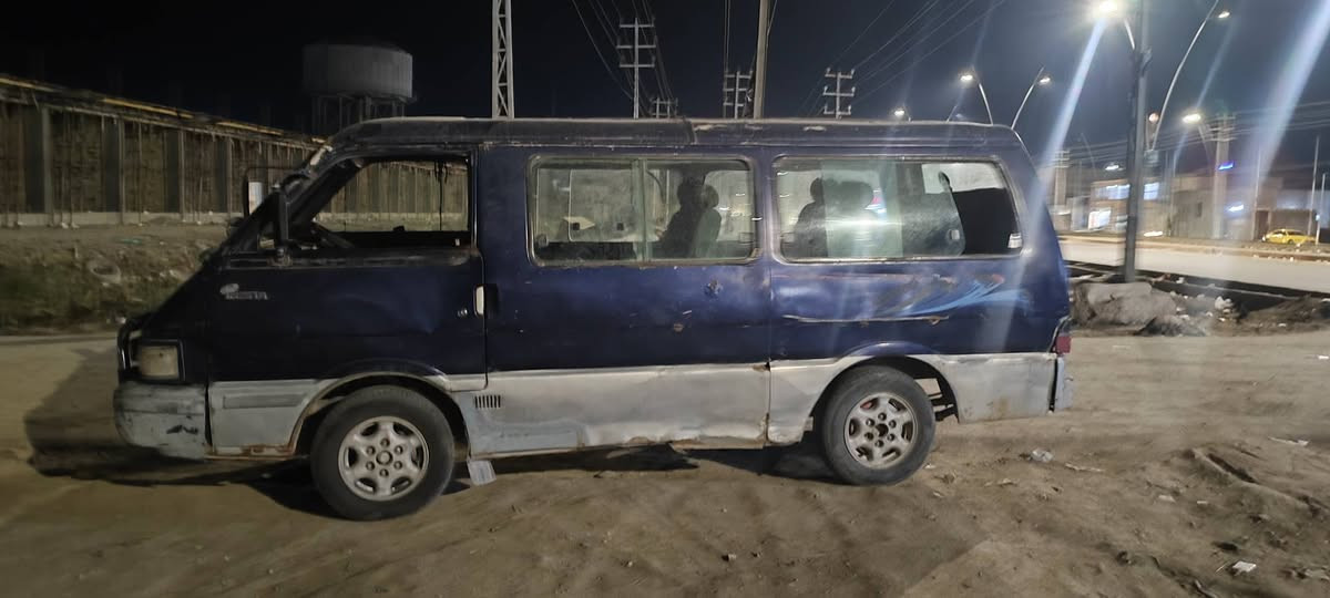 السلام عليكم سياره كيا بسته 1997 مكينه وكير 2.700 سنويه منتهيه ب2019 بيها عطل بس السلف ب15 ورقه وبيها مجال بيع او مراوس العنوان ناصريه سوك الشيوخ الحي العسكري رقم الهاتف ***********
