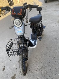 دراجه. شحن. فقط كشن مكسور متروكه  بس مابيها شي  شغاله وتمشي اب 175 بغد...