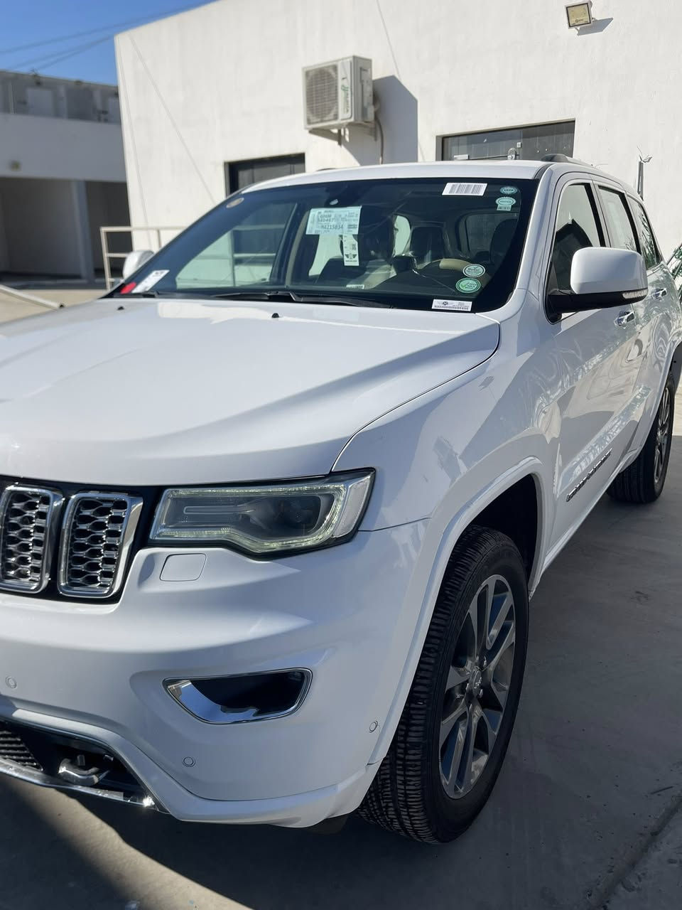 السلام عليكم جيب موديل 2018 خليجي لمتدد بلاص فووول الفورل مكفوله كفاله عامه سونار مرفق مع الصور كير محرك خير من الله صدر تخم تاير كله جديده تراي زيرو رقم سليمانيه الجديد تحويل مباشر معروفه موصفات المتدد جكات ماشيه 70الف كيلو مكان سياره بغداد البياع السعر ب275  بيه مجال حك الجيه ***********/***********
