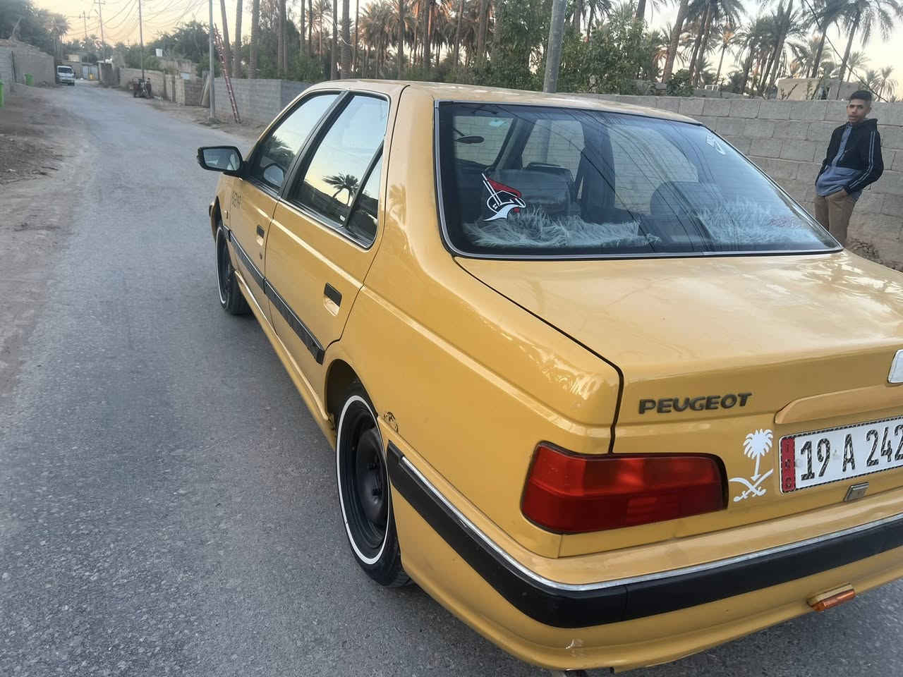 السلام عليكم بيجو بارص للبيع موديل ٢٠١٥مكفوله من ضربه وتبديل والصبغ والكير والمحرك مكفولات منضومه تبريد جديده تخم تايرات جديده حداديه جديده وشوفت عينك السياره بنشر شون نضيف السياره باسمي وتحويل ثاني  يوم رقم انكليزي جديد هزه جديده السعر ٤٥وبيه مجال العنوان كربلاء الحسينيه 
رقم الهاتف ***********
