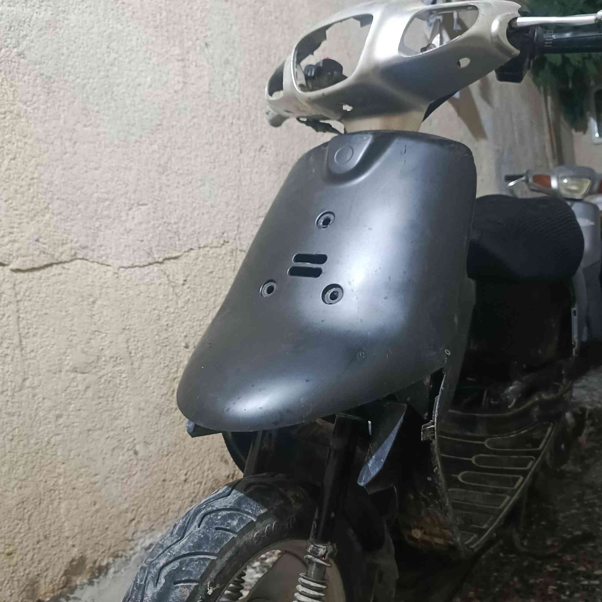 بطه للبيع شغاله محرك نظيف شاصي جديد السعر ١٠٠ الف مع المجال مكاني النجف رقم الهاتف ***********
