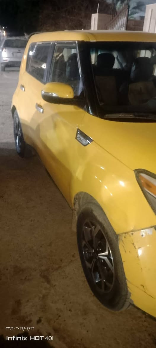 السلام عليكم 
رمضان كريم وكل عام وانتم بخير 
سياره كيا صول تكسي 2014 رقم بغداد مكينه 1600 GDI 
مكينه وكير جديد خير من الله 
صدر كله جديد تخم تاير جديد 
سياره بيها بعض الملاحضات وطخطات مثل ما واضح بلصوره السياره داخله اكلين بدون حادث شواصي ولغود مكفوله سنويه جديده اصدار شهر 1 سعر 100$ بيها مجال بسيط 
اي استفسار اتصال ***********
