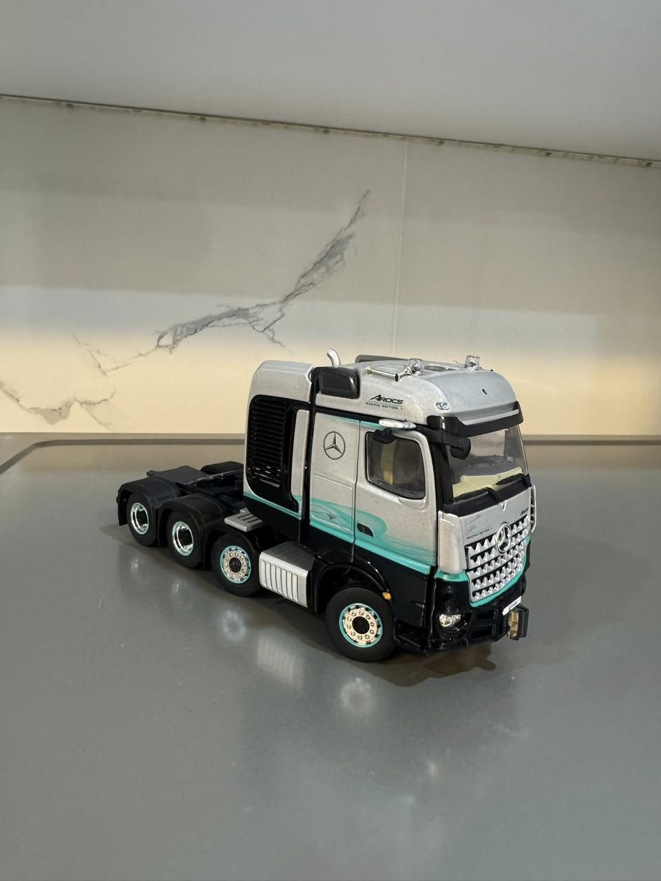 Mercedes-Benz  
Arocs
شريكة IMC  الماني اصلي
قياس 1/50


**إذا كنت صاحب هذا الإعلان وتريد حذفه لأي سبب، رجاءا أرسل رسالة إلى الدعم الفني**