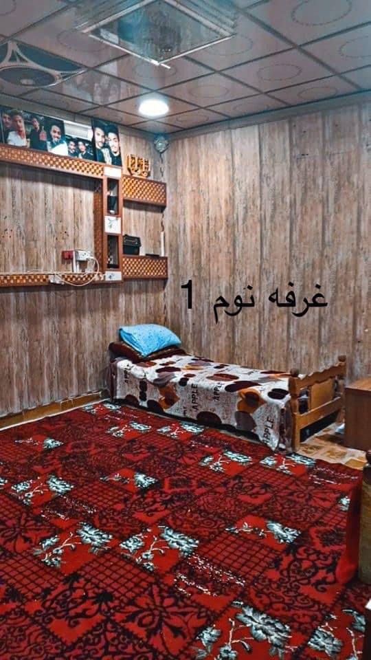 للبيع على مبادره كامل او نص شرط معامله كامله او مراوس قطعه او بيت تفليش حسب القناعه 200 متر طابو ملك صرف باسمي يحتوي على 4  نوم واستقبال ومطبخ وملحقات داخل وخارج وايضآ طالع من بيت محل موقع الدار على ساحه عنوان بغداد الشعب الجمعية خلف عمار ابو الدهن السعر 270 مليون للاستفسار ***********
