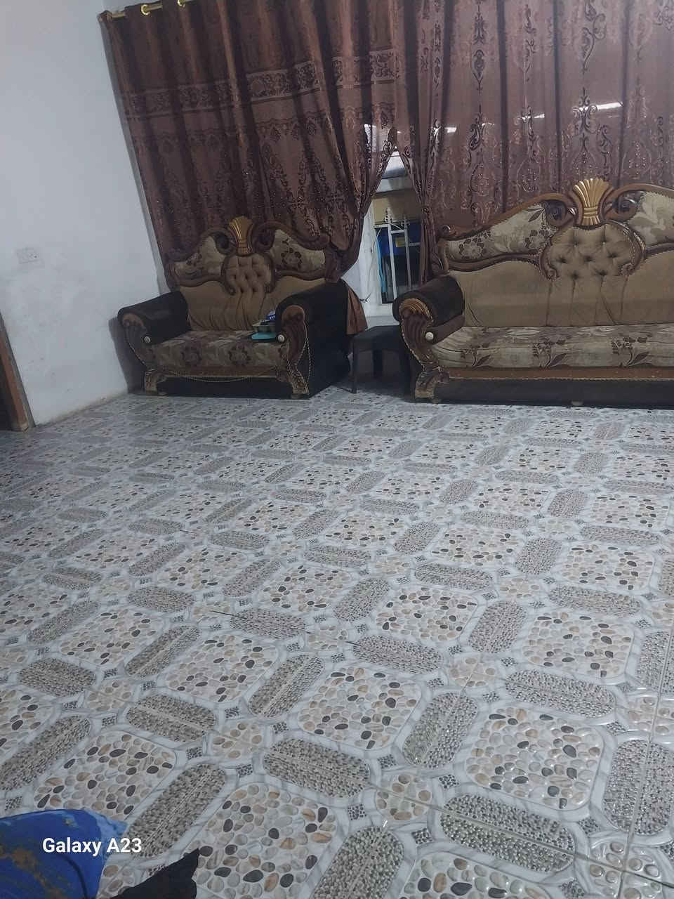بيت بحي الحكيم مساحته ٢٠٠م نزله كاظم عطوف يتكون من ٣غرف ٢جوه و١ فوك وصحيات داخليه وخارجية و١ فوك البناء واستقبال ومطبخ وهول كبير البناء طابوق السكف صب والسطح اشتايكر السعر ٤٢ مرقم من قبل البلديه طابو زراعي سند ٢٥ للإستفسار ***********

