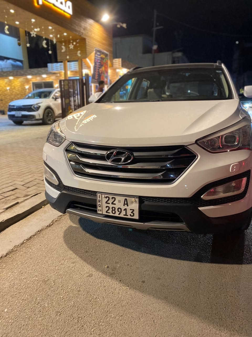 هونداي سنتافيا 2016
فول مواصفات عدا الجلد 
6 سلندر 
بصمة وبانورما وكشنات كهرباء 
مري شفط ويل كروم  كاميرا وشاشة لمس
حساس خلفي  لد ولايت زنون عدسة 
السيارة مكفولة من الصبغ والضربة والتبديل عدا بيها بارد  بباب الصدر 
وشوية نمش تيزاب ع التكمة مال السايق متبين بلصورة 
السيارة ماشية 170 
محرك ممفتوح لا صوت ولا بخار 
رقم وسنوية جديد بااسمي 
تحويل مباشر 
السعر 170 
المكان بغداد 
***********
