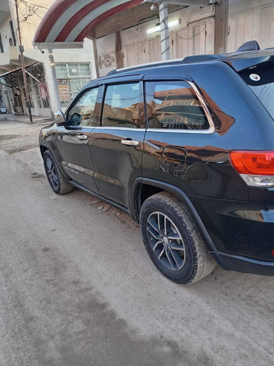 السلام عليكم جيب أمريكي موديل ١٤ نضيفه ومحرك وكير وصدر وتبريد خير من الله *********** مكاني بغداد. سعر ١٦٥
