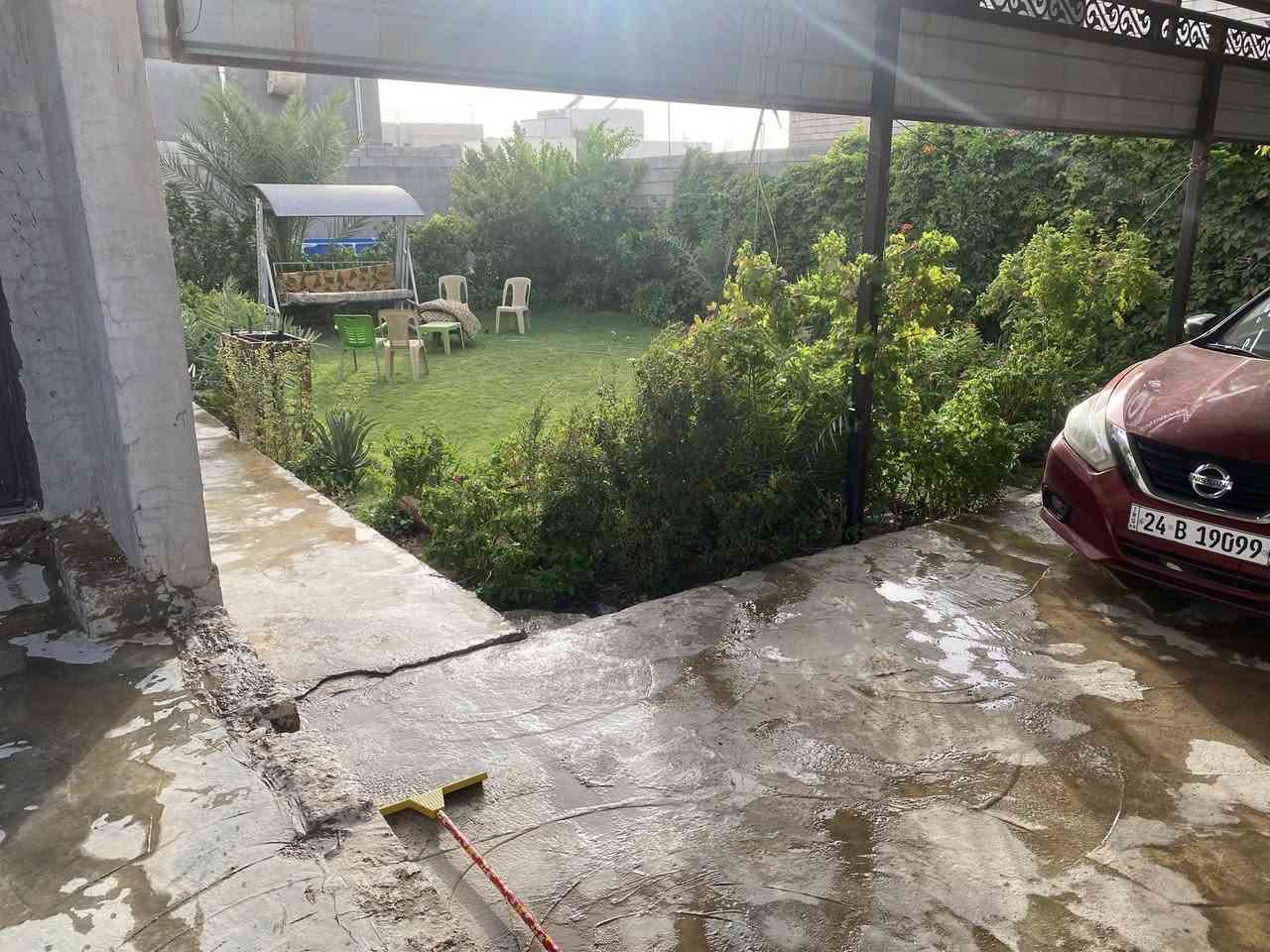 السلام عليكم منزل للبيع المساحه الكليه460متر  البناء 230 طابقين بناء درجه اولى مع قطعه ركن حديقه 230 متر  المطبخ مع البيت كامل يباع رقم الهاتف *********** الموقع خلف المطحنه قرب ديوان الشيخ عبد الزبن  السعر 100 مليون
