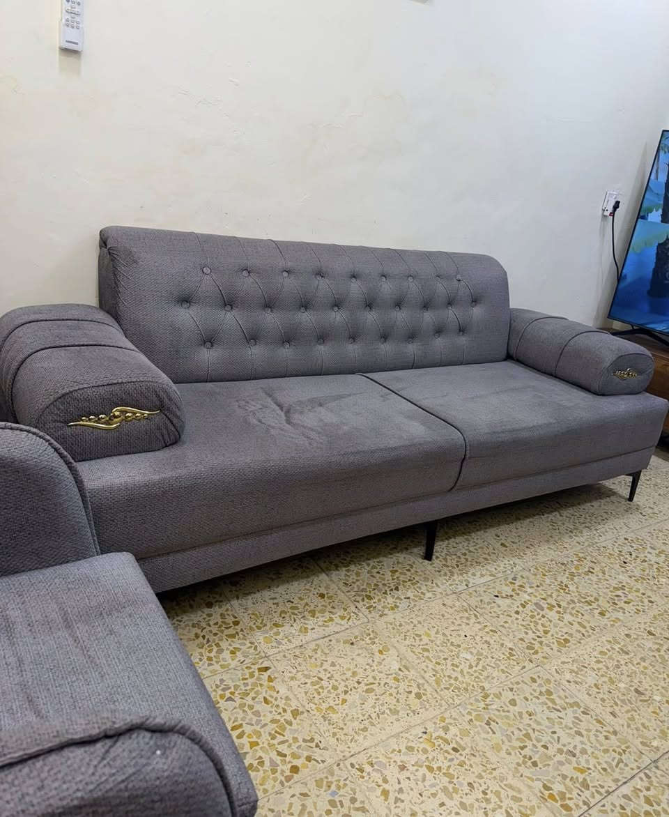 اخو الجديد استعمال قليل السعر 500 درجه أولى 7 مقاعد عنوان بغداد الاعضميه الاستفسار ***********
