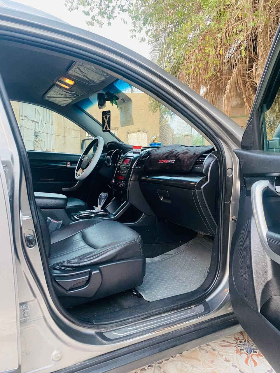 السلام عليكم ورحمة الله
سورنتو للبيع 2013 گااز
ادوات ادوات ادوات 
متوم طبق الاصل 
ارقام شمالي وسنويه 
وكاله بسم المشتري 
كصه جنطه 
دخول جديد
مكينه 4 سلندر كاز
سوبر جارج 
فوول مواصفات 
بصمه تشغيل 
بصمة بوب 
شاشه كبيره كامره خلفيه
حساسات خلفيه 
تبريد وتدفئه 
7 راكب 3 قطع تبريد
حداديه فول 
تخم تاير كارتون 
كلشي شغال مابيه اي نقص
السياره كارتون
 جاهزه ع الاخير 
مال جناااي 
السعر 60 ورقه
وبيه مجال حق الجيه 
المكان ذي قار النصر 
لاتصال***********
