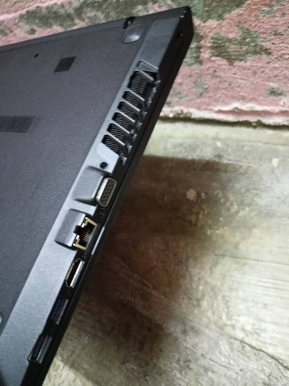 السلام عليكم لابتوب للبيع مستعجل 
مكاني الموصل ايمن
موصفات كوراي فايف جيل السادس 
ذاكره 256ssd
شاشه 15.6
كيبور عربي انكليزي 
السعر 160بي مجال بسيط الي مو شراي لايجي خاص 
الابتوب بي خلل الفلات فاصخ مال شاسه مايكلف خمس تالاف تصليحو ونوبات يجوز بالشهر نوبه تصير بي هاي الحاله 
اللابتوب لكلشي يرهم العاب دراسه تصفح عمل


**إذا كنت صاحب هذا الإعلان وتريد حذفه لأي سبب، رجاءا أرسل رسالة إلى الدعم الفني**