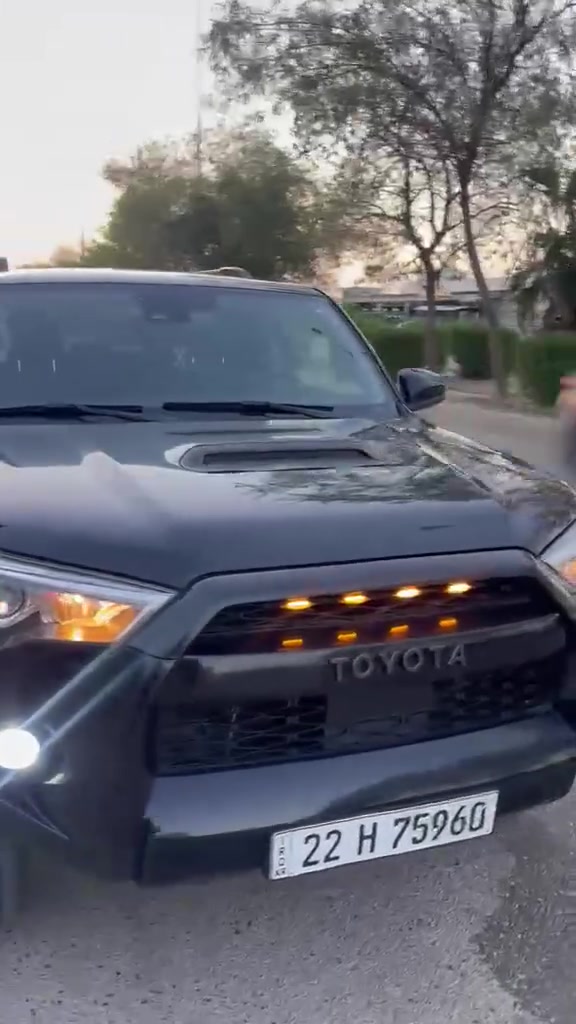 السلام عليكم 
      موديل2021سعر   250$ ورقه دولار بيها مجال 
TOYOTA  4RUNNER SR5 Preniuim✍️
~ تويوتا فور رنر 
~ وارد أمريكا  
~ محرك 6 سلندر  / V6 
~ فئة SR5 
~سيارة بنيد وجاملغ
~ ايرباك سترن و برده رجعت بيلادي 
~موصفات 1/1 
~ بصمة 
~ فور ويل ( 4*4 ) 
~ شاشة كبير  كاميرة دوار 
~ كاميرة خلفية 
~ داخلية اسود ملكية 
~ رادار أمامي  
~ كشن أمامي كهربائية 
~ كشن مخمل 
~ لايتات عدسة زينونة 
~تحديد سرعة 
~ حجم تايرات 17 
~ سبعة راكب ( ثلاث مقاعد)
~ ماشي 84  الف ميل 
~سيارة رقم اربيل ب اسمي  
~ رقم شاصي موجود بالمنشور 

Jtemu5jrxm5952007

~ سعر  ( 250$ )💰ورقة دولار بيها مجال 🤏
~ مكان واسط العزيزية 
 
***********
