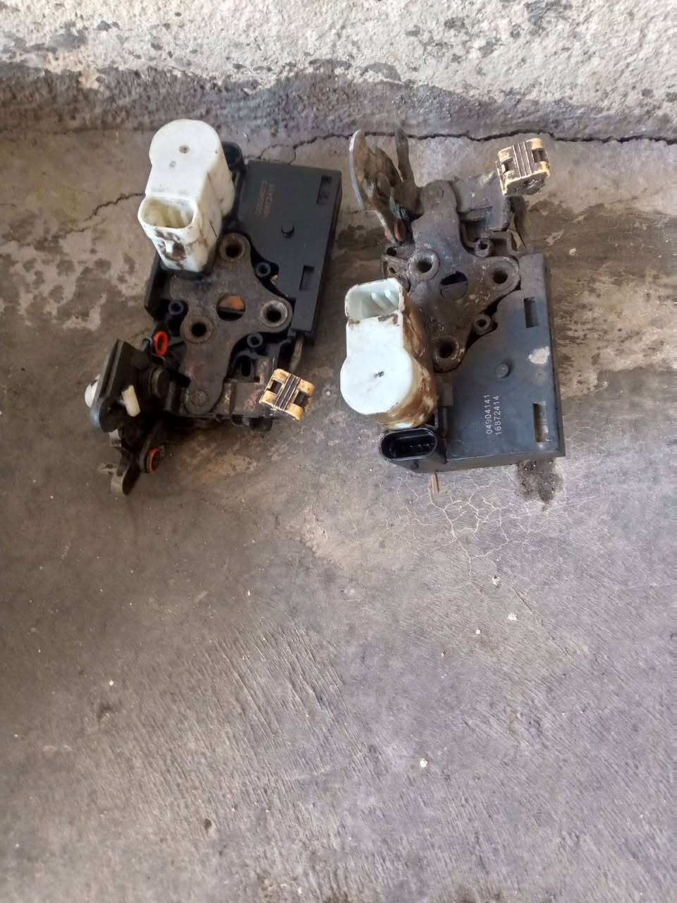 غراض تفصيخ شوفر ليت موديل 2006 رقم ***********
