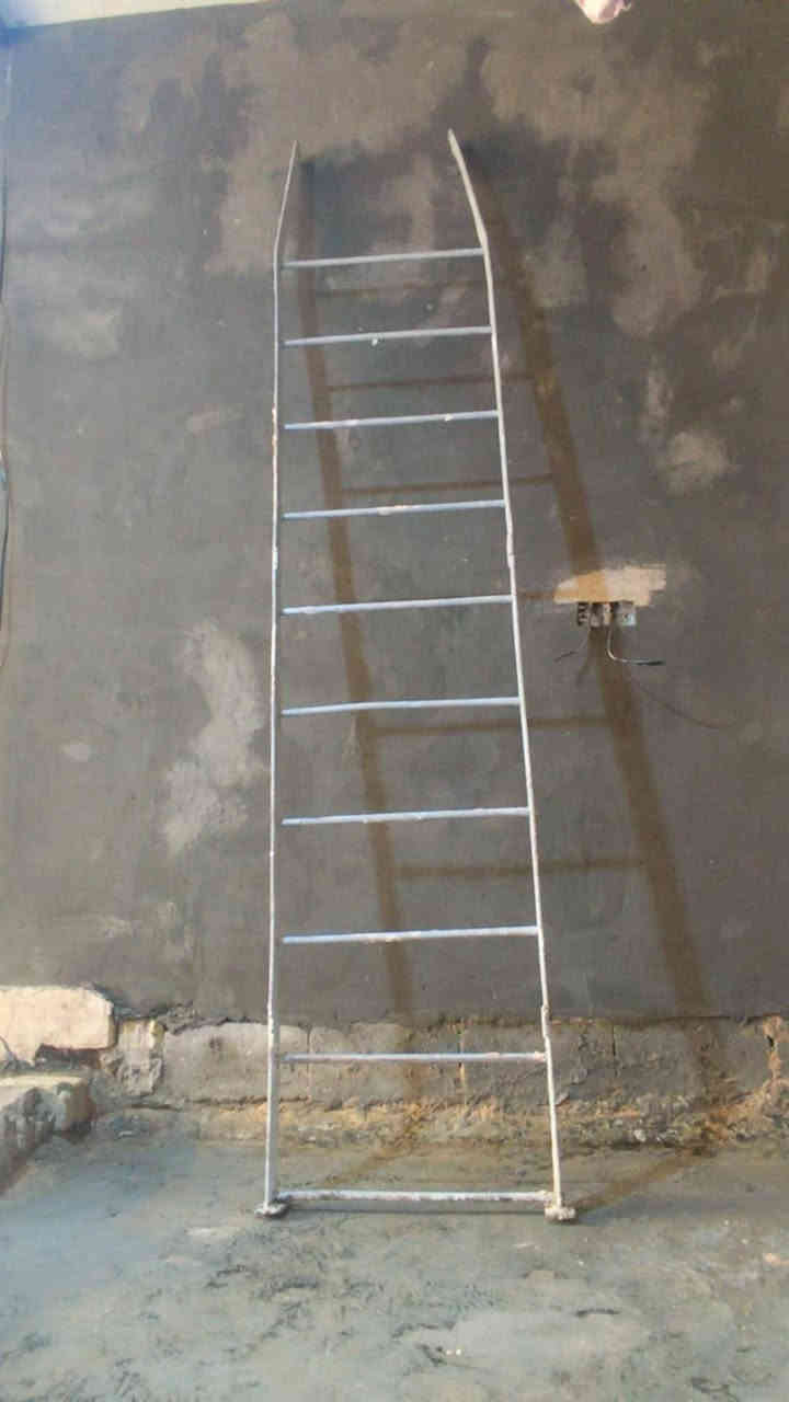 السلام عليكم درج حديد اصلي للبيع نضيف بمعنه الكلمه سعره مناسب شراي يتصل على هاذه الرقم ***********
