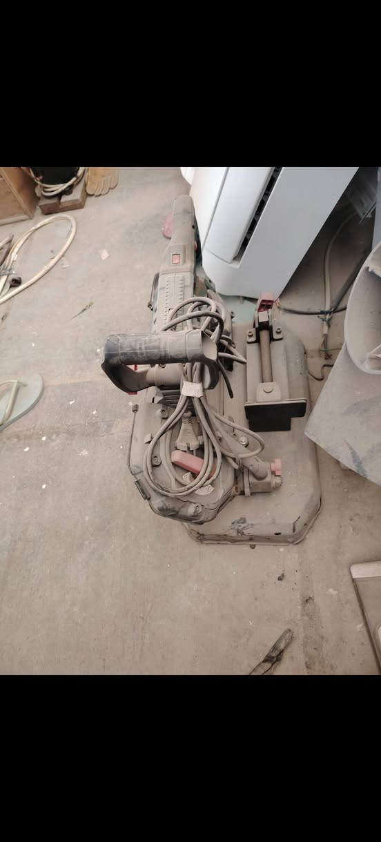 منشار شريطي بارك سايد موجود كامل ب٥٠ مع التوصيل وموجود بدون القاعدة والتيغ ٢٥ مع التوصيل شرط الفحص امام المندوب للاستفسار ***********
