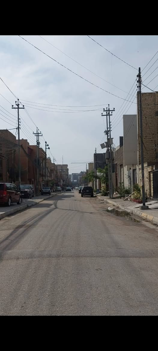 فرصه شراء يصلح حسينيه للزوار وذلك لقربه من  الإمام   السلام عليكم بيت ١١٠ متر طابو زراعي سند ٢٥ يتكون من طابق  واحد  قرب     مجسر العباس  حي الأمين مقابل القضاة للاستفسار ***********
